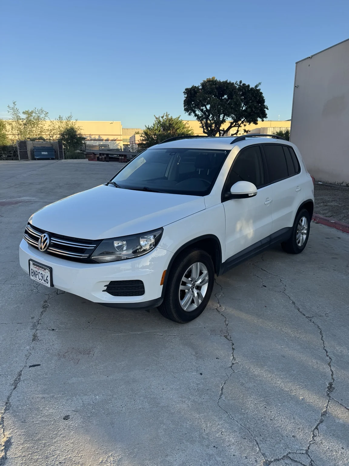 2017 Volkswagen Tiguan front three-quarter view